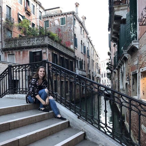 Meet your Posher, Shannon - Picture 2 of 2